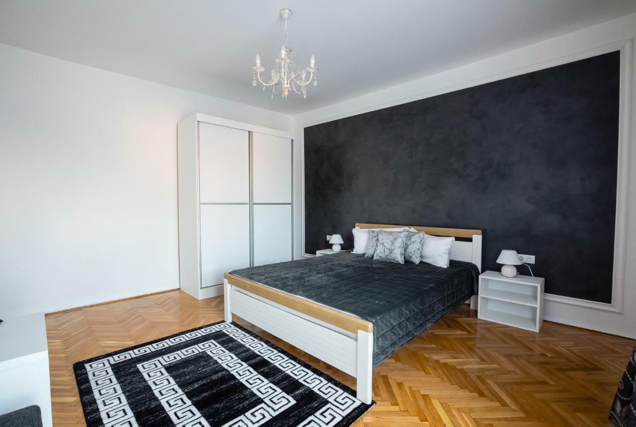 White Spacious Apartment Sibiu Buitenkant foto