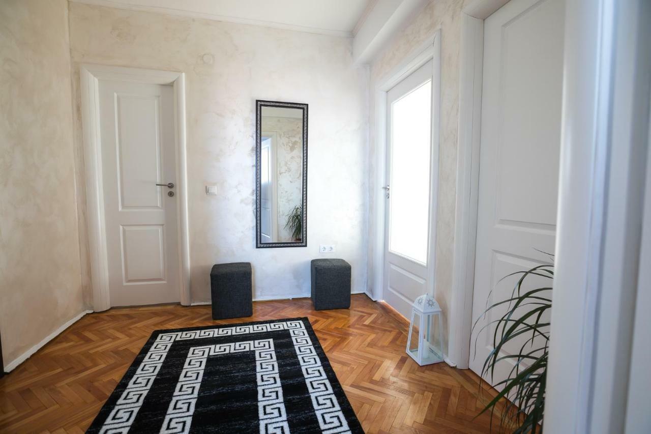 White Spacious Apartment Sibiu Buitenkant foto